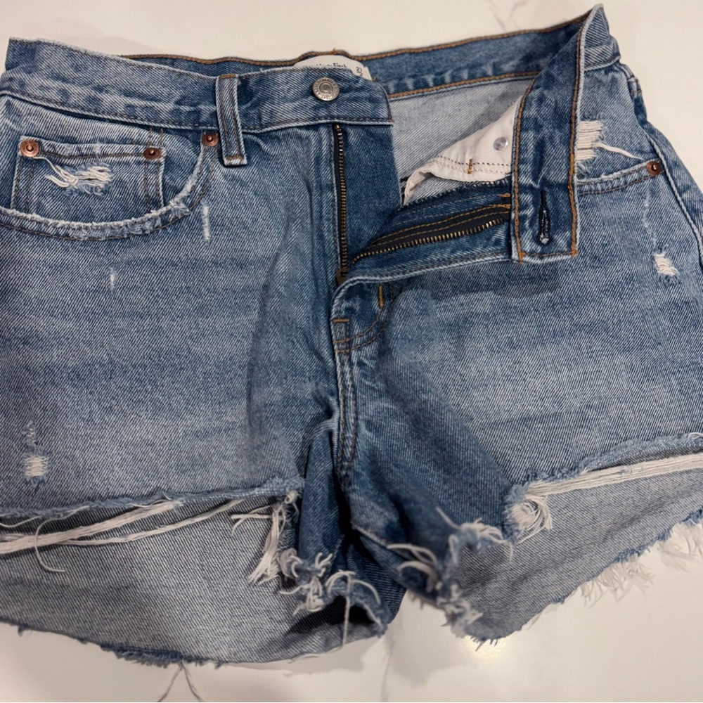 Abercrombie & Fitch • Curve Love Boyfriend Jean Shorts - Picture 4 of 6